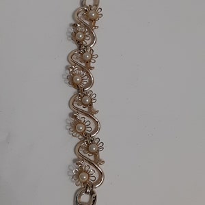 Vintage   floral faux pearl link bracelet 6&quot;