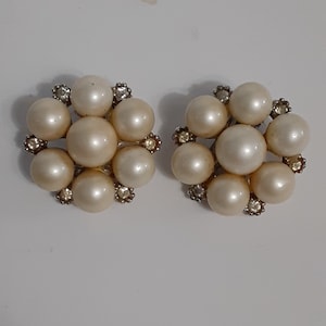 Vintage Richelieu signed faux pearl clip on earrings