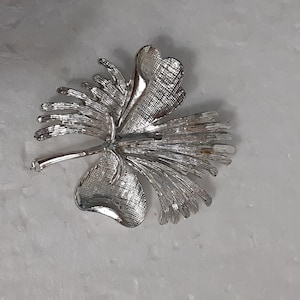 Vintage RNK signed silver tone textured leaf pin brooch