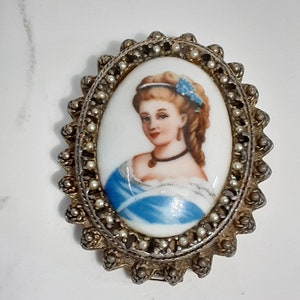 Vintage victorian lady transfer  decorated porcelain brooch