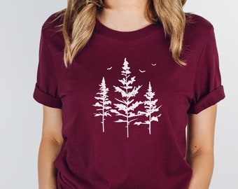 Pine Tree T-Shirt | Immergrüner Baum Shirt | Camping Tshirt | Natur-Liebhaber-Geschenk | Wald-Shirt | Abenteuer im Freien Tee | Geschenk für sie, Frauen, Männer