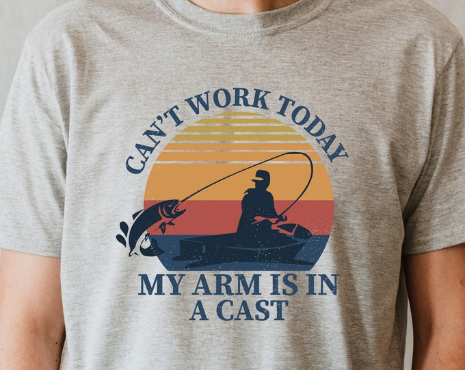 Je ne peux pas travailler mon bras est dans un plâtre | T-shirt de pêche pour homme, chemise de pêche drôle, t-shirt graphique de pêche, cadeaux de pêcheur, cadeau pour pêcheur,
