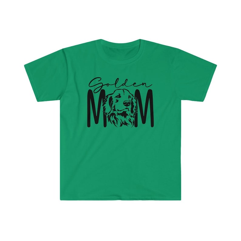 K&ouml;nnte beinhalten: Gr&uuml;nes T-Shirt mit schwarzem Text "Golden Mom" und einer schwarzen Silhouette eines Golden Retriever-Hundekopfes.