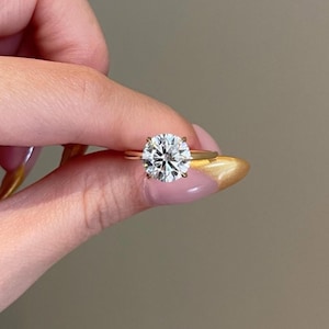 Round Engagement Ring in 14k Solid Gold / 1, 1.5, 2 CT Moissanite Engagement 4-Prong Solitaire Moissanite
