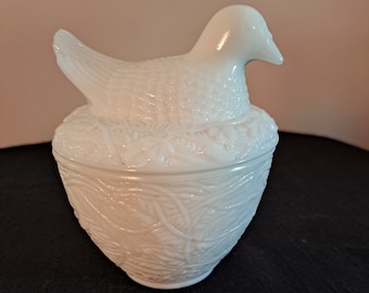 Vintage Avon White Glass Hen Candy Trinket Dish