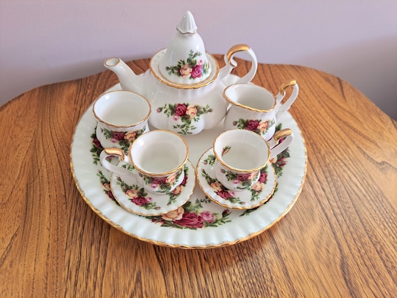 Old Country Roses Royal Albert 9-pc Porcelain Miniature Tea