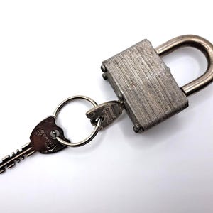 Vintage Master Lock 201 met twee sleutels