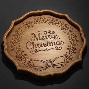 Può includere: Un ornamento natalizio in legno con un design a corona decorativo e il testo "Merry Christmas" in un carattere stilizzato. L'ornamento ha un fiocco in basso.