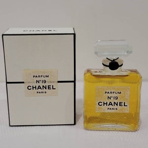 Chanel No 19 pure parfum 28 ml. Rare, vintage 1970s. Sealed