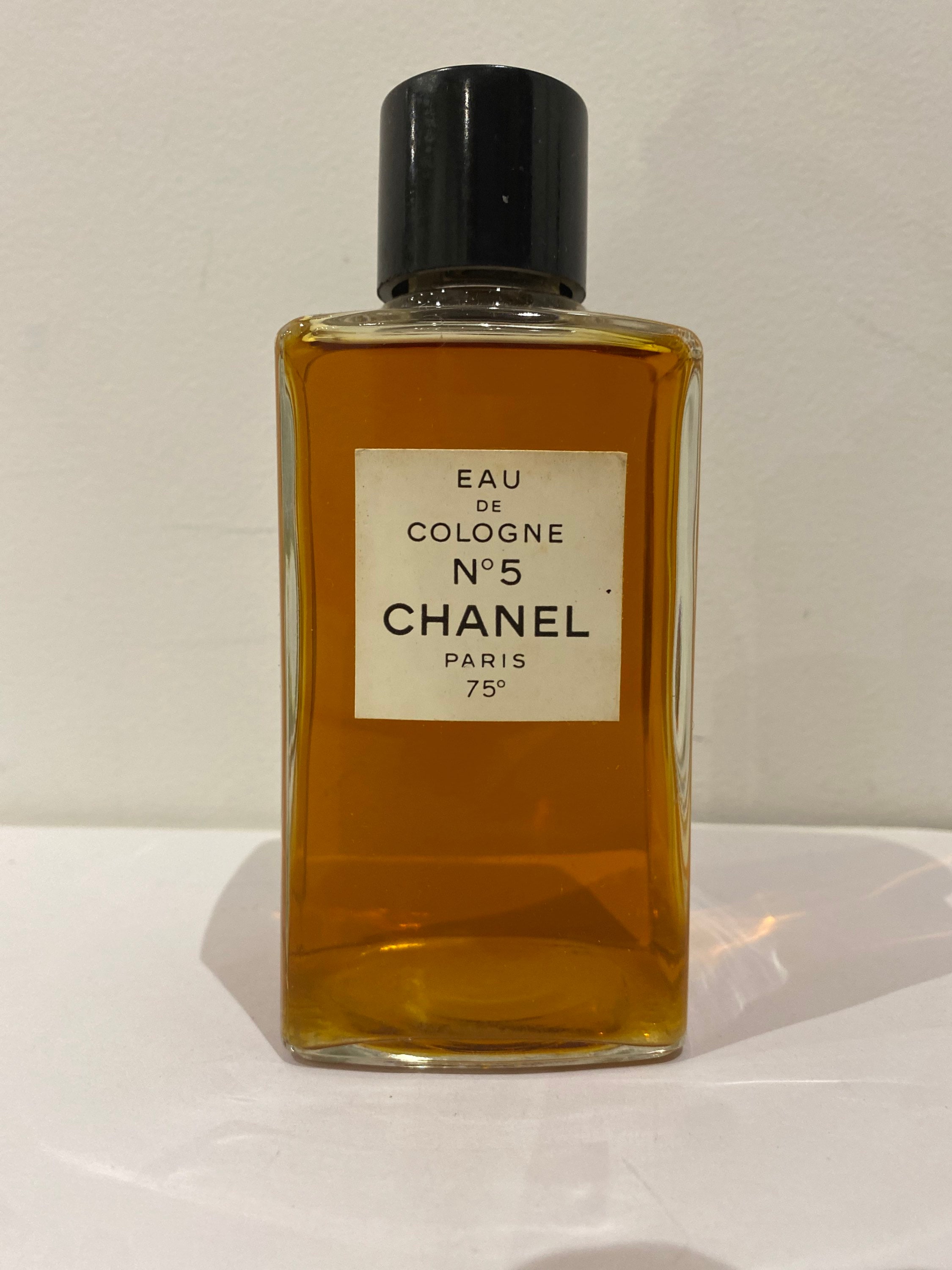 Chanel No 5 edc 246 ml. Rare, vintage 1960. Sealed bottle. Box without