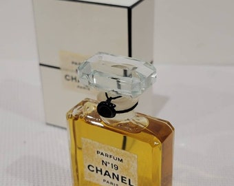 Chanel No 19 Pure Parfum 28 Ml. Rare, Vintage 1970s. Sealed
