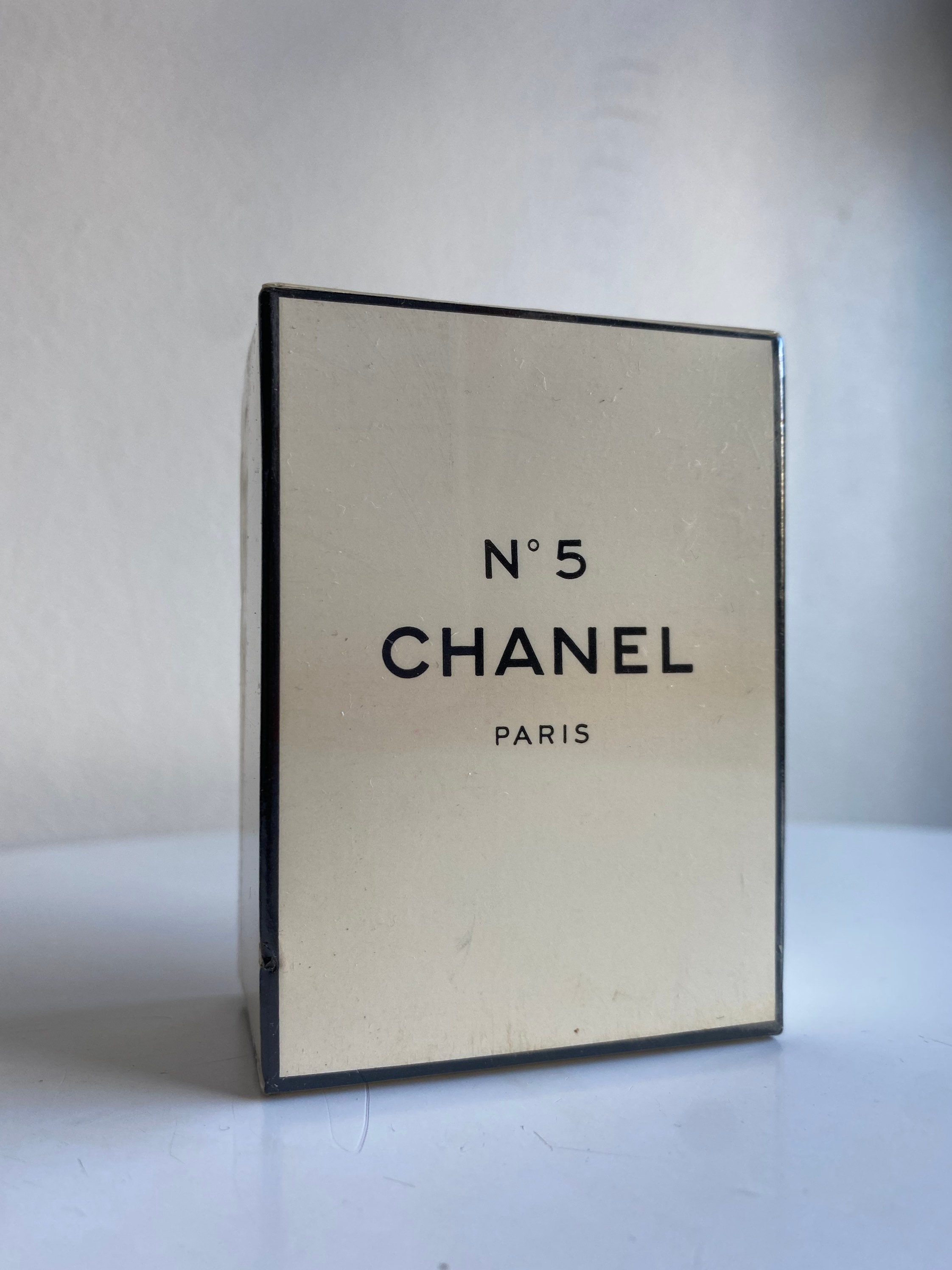 Chanel (Perfumes) 1960 Numéro 5 (L) — Perfumes