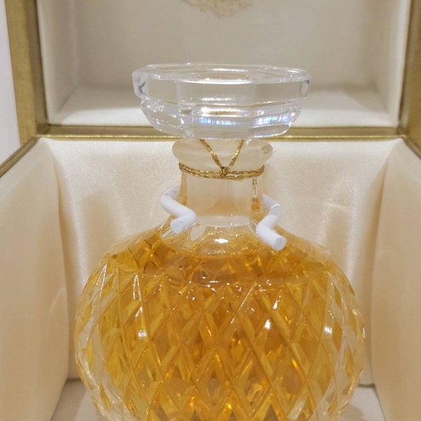 Capricci Nina Ricci extrait 40 ml. Rare, vintage 1960 original edition. Baccarat. Sealed bottle.