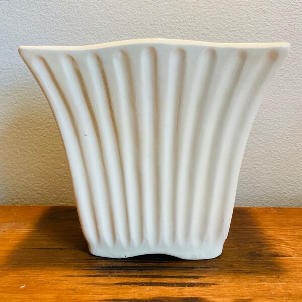 Ribbed Vase - Etsy