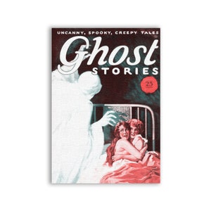 Può includere: Una copertina di rivista vintage per "Ghost Stories" con un fantasma bianco che si protende verso due donne in un letto. Il testo della copertina recita "Uncanny, Spooky, Creepy Tales" e "Ghost Stories". Il prezzo è di 25 centesimi.