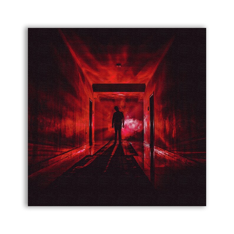 K&ouml;nnte beinhalten: Eine Silhouette einer Person, die in einem dunklen Flur mit roter Beleuchtung steht. Die W&auml;nde und die Decke sind dunkelrot, und der Boden ist dunkelrot.
