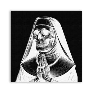 以下が含まれることがあります： 修道女の習慣を着て、ロザリオを手に持った骸骨の白黒のイラストです。