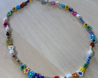 Handgemachte Choker mit Blumen /Süßwasser Perlen/ beaded necklace/ Daisy/sweetwater pearls/süßwasserperlen