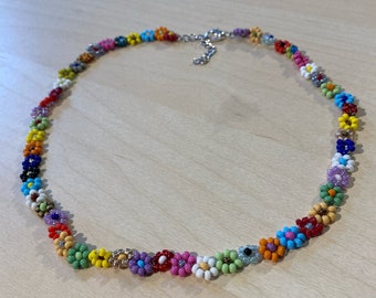 Handgemachte Choker mit Blumen /beaded necklace/ Daisy