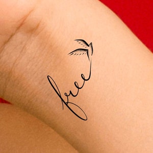 free bird tattoo  Google Search  Tatuagens pequenas e simples Tatuagens  pequenas para homens Desenhos simples tatuagem