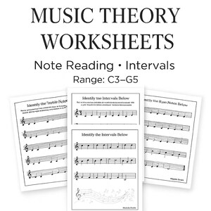 Op de afbeelding: Een stapel muziektheorie werkbladen met de tekst "MUSIC THEORY WORKSHEETS". De werkbladen bevatten oefeningen over noten lezen en intervallen, met een bereik van C3-G5. De werkbladen zijn gedrukt op wit papier.