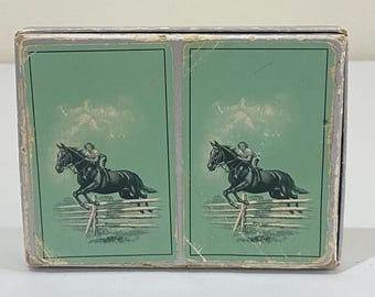 Mazzo doppio di carte vintage Russell Gladstone Canasta con cavallo. Queste carte sono danneggiate. Sarebbero perfette per progetti creativi o da esporre.