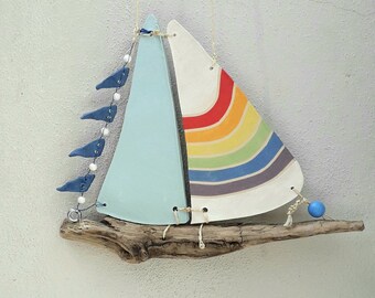 Segelschiff Keramik beidseitig Regenbogen blau Treibholz Kunstwerk Mobile Windspiel maritim Segler Ostsee Nordsee Meer Urlaubserinnerung See