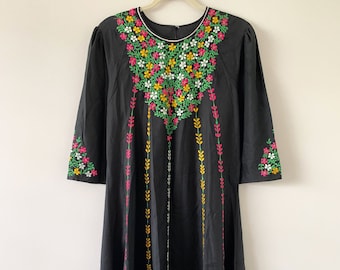 Vintage 70s/80s Black Beautiful Short Sleeve Dress With Very Colorful Floral/Flower Embroidery