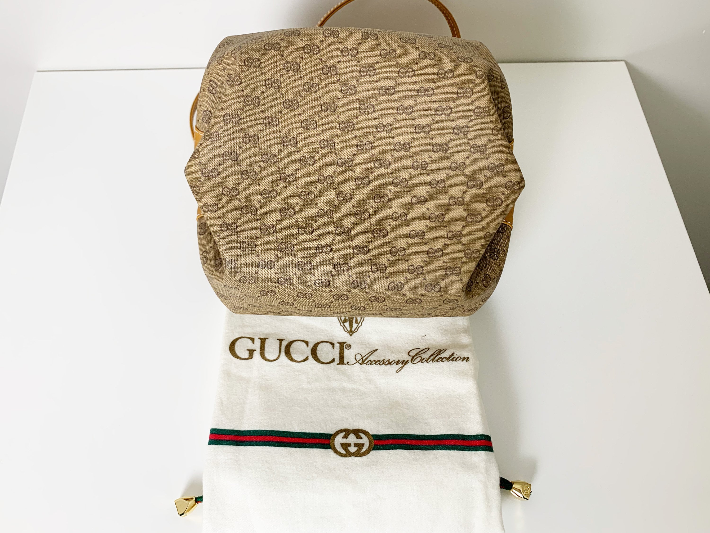 Vintage Rare Authentic Gucci Micro GG Barrel Pouch Shoulder Vintage Rare Authentic Gucci Micro GG Barrel Pouch Shoulder