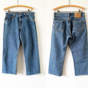 Jeans Levi&#39;s 501 Cut Hem Vintage dos anos 90, lavagem azul média, feito nos EUA