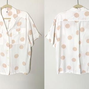 Vintage jaren 80 roze stippenprint, korte mouw, knoopsluiting aan de voorkant en voorzakken