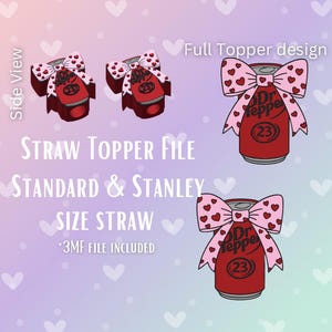 Op de afbeelding: Digitaal bestand voor een rietjes-topper ontwerp. Het toont een rode Dr. Pepper-blik met een roze strik versierd met hartjes. De tekst bevat "STRAW TOPPER FILE" en "STANDARD & STANLEY SIZE STRAW".
