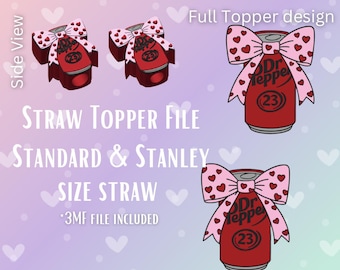 Può includere: File digitale per un design di topper per cannuccia. Mostra una lattina rossa di Dr. Pepper con un fiocco rosa decorato con cuori. Il testo include "STRAW TOPPER FILE" e "STANDARD & STANLEY SIZE STRAW".