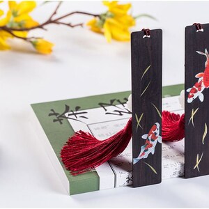 Chinese Wood Bookmark Set In Ancient Art Painting Design Suitable For Book Readers or as Gift or Decoration