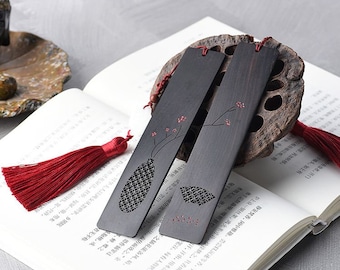 Chinese Sandal Wood Bookmark Set In Ancient Art Painting Design Suitable For Book Readers or as Gift or Decoration
