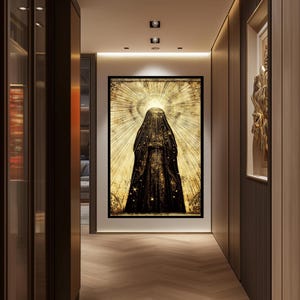 Silueta Divina Mística – Arte mural abstracto de luz y sombra sagradas – Impresión espiritual de la Madre Cósmica – Lienzo etéreo dorado y negro