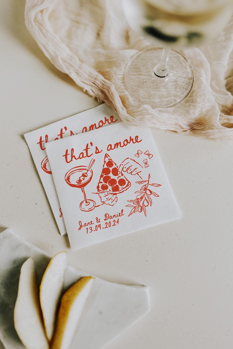 Tovaglioli personalizzati per matrimoni, tovaglioli That's Amore, tovaglioli per matrimoni italiani, decorazioni per feste di pasta, tovaglioli personalizzati per cocktail, tovaglioli per pizzerie, tovaglioli per l'estate italiana immagine 1