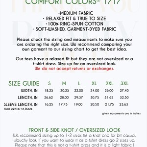Peut inclure: Tableau des tailles pour un t-shirt unisexe teint&eacute; en pi&egrave;ce dans Comfort Colors&reg; 1717. Le tableau indique les mesures en pouces pour la largeur, la longueur et la longueur des manches du centre vers le dos pour les tailles S, M, L, XL, 2XL et 3XL. Le texte mentionne &eacute;galement que le t-shirt a une coupe d&eacute;contract&eacute;e et est fait de 100 % coton fil&eacute; &agrave; l'anneau.