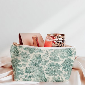 Toile De Jouy Pouch Toile de Jouy Toiletry Bag Women Toile Makeup Bag Makeup Organizer Floral Makeup Bag Cute Makeup Bag Chinoiserie Pouch