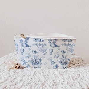 Toile De Jouy Pouch Toile de Jouy Toiletry Bag Women Toile Makeup Bag Makeup Organizer Floral Makeup Bag Cute Makeup Bag Chinoiserie Pouch