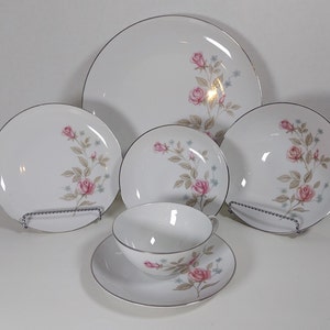 Towne Fine China. Japan. Pattern: Dawn Rose.