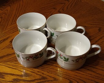 Gibson Everyday Christmas Charm Holly 5-piece Place Setting