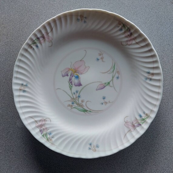 Yamato China. Japan. Pattern: Royal Swirl. Luncheon Plates. Set of