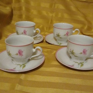 Qualitats Porzellan Bavaria Cups and Saucers. Set of 4.
