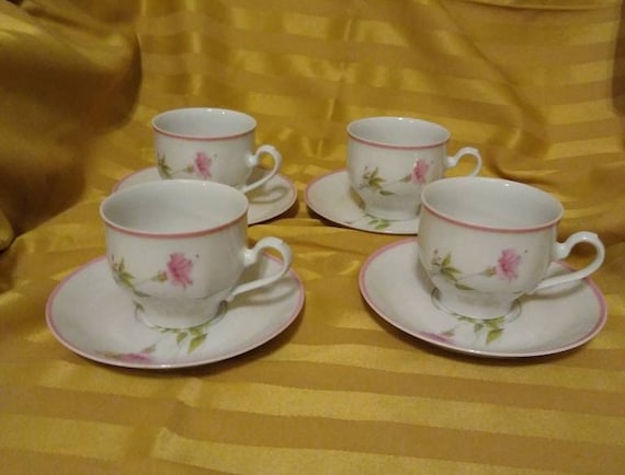 Qualitats Porzellan Bavaria Cups and Saucers. Set of 4