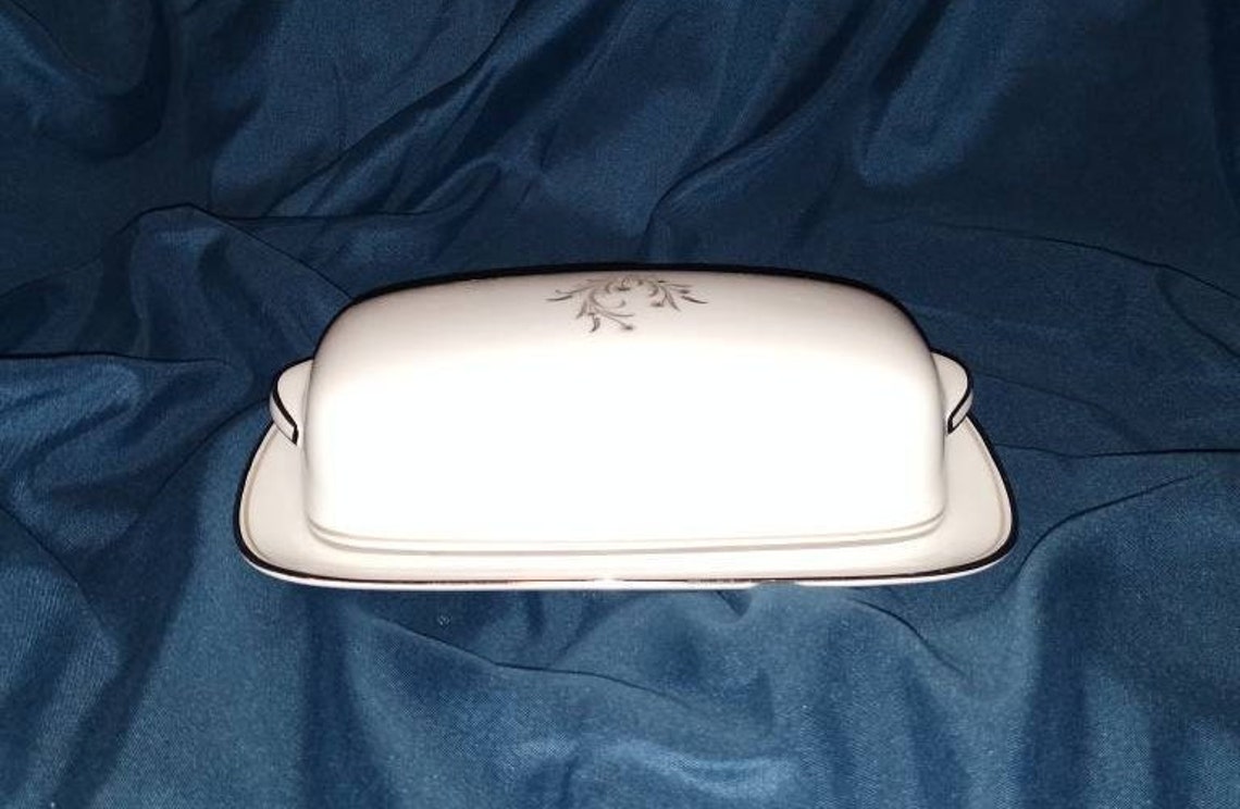 Noritake China N Collection. Pattern Ardis 5772. 6 Piece Place Setting