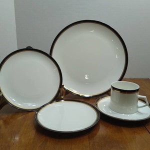 Mikasa Bone China. Narumi Japan. Pattern: Goldring A5-178.