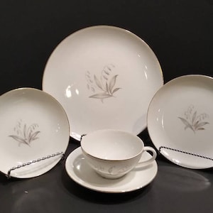 Kaysons Fine China.  Pattern: Golden Rhapsody.