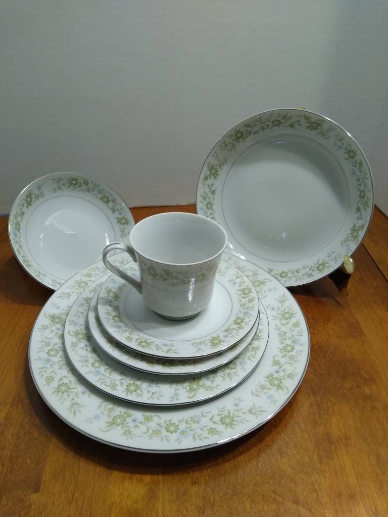 Royal Wentworth Select Fine China. Pattern: Pauline 8695. - Etsy
