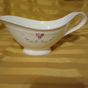 Villeroy & Boch Bone China. Mettlach. Bel Fiore. Germany.